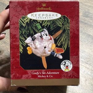 Hallmark Keepsake “Goofy’s Ski Adventure” Ornament – Mickey & Co. – Disney